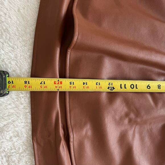 Express Women’s Brown Vegan Leather Tiered Mini Skirt Size Medium - Picture 6 of 7